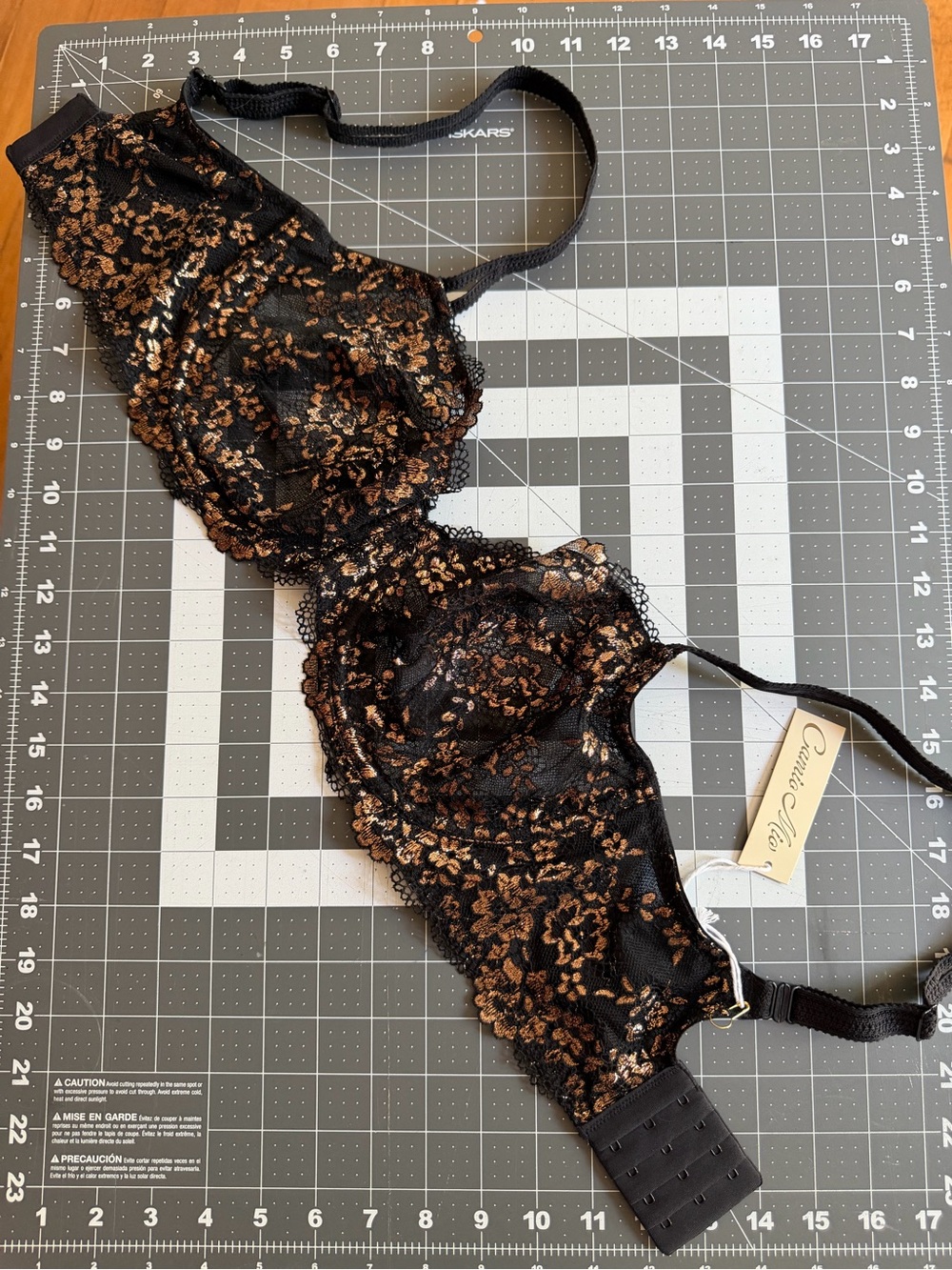 NWT Camio Mio 32G Bra Black Lace with Metallic Gold Floral